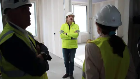 La vicepresidenta de la Junta de Castilla y León y consejera de Familia e Igualdad de Oportunidades, Isabel Blanco, visita las obras de la Unidad de Valoración de León. Foto: Peio García.