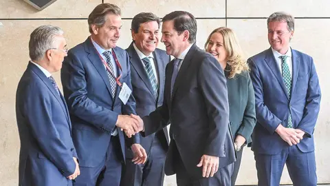 El Congreso Nacional de la Empresa Familiar reúne en Burgos a Felipe VI, Mañueco y Feijóo en una cita donde se reivindicó el papel del emprendimiento familiar, el rigor fiscal y la innovación como motores del crecimiento económico