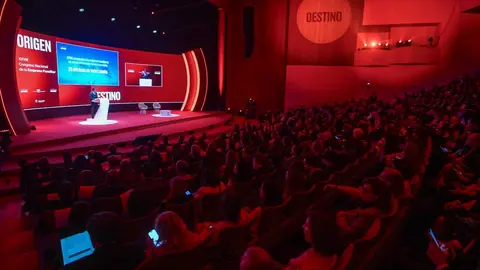 El Congreso Nacional de la Empresa Familiar reúne en Burgos a Felipe VI, Mañueco y Feijóo en una cita donde se reivindicó el papel del emprendimiento familiar, el rigor fiscal y la innovación como motores del crecimiento económico
