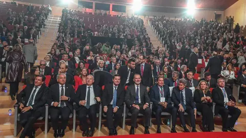 El Congreso Nacional de la Empresa Familiar reúne en Burgos a Felipe VI, Mañueco y Feijóo en una cita donde se reivindicó el papel del emprendimiento familiar, el rigor fiscal y la innovación como motores del crecimiento económico
