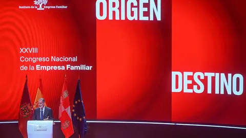 El Congreso Nacional de la Empresa Familiar reúne en Burgos a Felipe VI, Mañueco y Feijóo en una cita donde se reivindicó el papel del emprendimiento familiar, el rigor fiscal y la innovación como motores del crecimiento económico