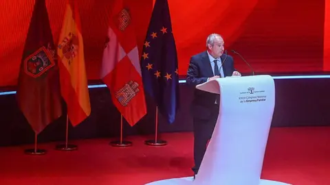 El Congreso Nacional de la Empresa Familiar reúne en Burgos a Felipe VI, Mañueco y Feijóo en una cita donde se reivindicó el papel del emprendimiento familiar, el rigor fiscal y la innovación como motores del crecimiento económico