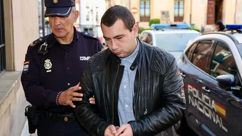 La Audiencia Provincial de León acoge la primera sesión del juicio contra A.R.T.S., al que se le acusa de los delitos de asesinato y amenazas en el ámbito familiar por presuntamente haber matado a su madre durante la navidad de 2022. Foto: Campillo