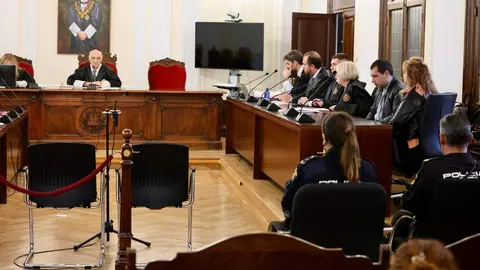 La Audiencia Provincial de León acoge la primera sesión del juicio contra A.R.T.S., al que se le acusa de los delitos de asesinato y amenazas en el ámbito familiar por presuntamente haber matado a su madre durante la navidad de 2022. Foto: Campillo