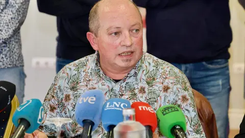 La Plataforma Ciudadana Más Vuelos, representada por su presidente, Pedro Álvarez Vallejo, ofrece una rueda de prensa junto a los alcaldes de León, José Antonio Diez; San Andrés del Rabanedo Ana María Fernández Caurel; Villaquilambre, Vicente Álvarez Flórez, Valverde de la Virgen, David Fernández Blanco; y Onzonilla, Diego Lorenzana Rodríguez; en la rueda de prensa también han estado representantes sociales y sindicales de la provincia de León. Fotos: Campillo