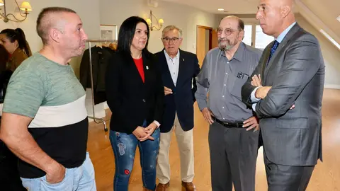 La Plataforma Ciudadana Más Vuelos, representada por su presidente, Pedro Álvarez Vallejo, ofrece una rueda de prensa junto a los alcaldes de León, José Antonio Diez; San Andrés del Rabanedo Ana María Fernández Caurel; Villaquilambre, Vicente Álvarez Flórez, Valverde de la Virgen, David Fernández Blanco; y Onzonilla, Diego Lorenzana Rodríguez; en la rueda de prensa también han estado representantes sociales y sindicales de la provincia de León. Fotos: Campillo