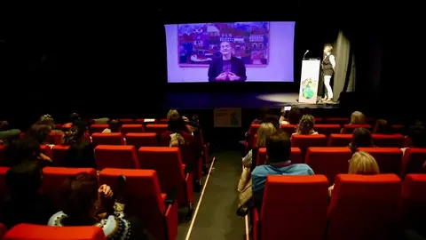 Clausura de la jornada ‘Mujeres rurales frente a la emergencia climática: presente y futuro’ de la Federación de Asociaciones de Mujeres Rurales, con la participación de la ministra para la Transición Ecológica y el Reto Demográfico, Sara Aagesen (‘online’), la presidenta de Fademur, Teresa López, y el alcalde de León, José Antonio Diez. Foto: Campillo.