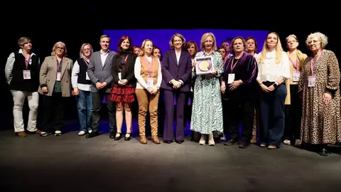 Clausura de la jornada ‘Mujeres rurales frente a la emergencia climática: presente y futuro’ de la Federación de Asociaciones de Mujeres Rurales, con la participación de la ministra para la Transición Ecológica y el Reto Demográfico, Sara Aagesen (‘online’), la presidenta de Fademur, Teresa López, y el alcalde de León, José Antonio Diez. Foto: Campillo.