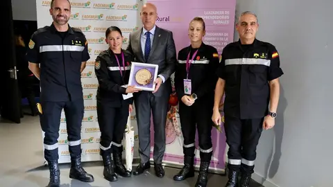 Clausura de la jornada ‘Mujeres rurales frente a la emergencia climática: presente y futuro’ de la Federación de Asociaciones de Mujeres Rurales, con la participación de la ministra para la Transición Ecológica y el Reto Demográfico, Sara Aagesen (‘online’), la presidenta de Fademur, Teresa López, y el alcalde de León, José Antonio Diez. Foto: Campillo.