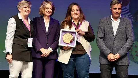 Clausura de la jornada ‘Mujeres rurales frente a la emergencia climática: presente y futuro’ de la Federación de Asociaciones de Mujeres Rurales, con la participación de la ministra para la Transición Ecológica y el Reto Demográfico, Sara Aagesen (‘online’), la presidenta de Fademur, Teresa López, y el alcalde de León, José Antonio Diez. Foto: Campillo.