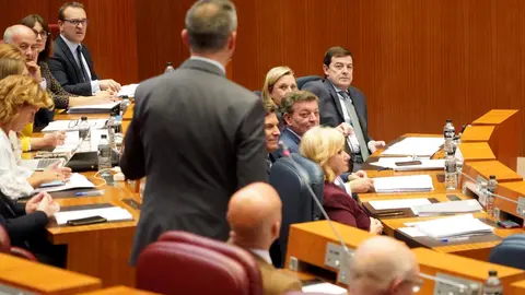 Primera sesión del pleno de las Cortes de Castilla y León, que comienza con las preguntas de control al Ejecutivo. Fotos: Leticia Pérez