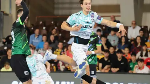 Abanca Ademar León rescata un punto sobre la bocina ante el RK Nexe en su cita  europea. El conjunto leonés firmó una vibrante igualada (28-28) en un duelo de infarto decidido por un gol de Wasiak en el último segundo, tras un partido lleno de alternancias y emociones. Fotos: Isaac Llamazares