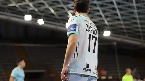 Abanca Ademar León rescata un punto sobre la bocina ante el RK Nexe en su cita  europea. El conjunto leonés firmó una vibrante igualada (28-28) en un duelo de infarto decidido por un gol de Wasiak en el último segundo, tras un partido lleno de alternancias y emociones. Fotos: Isaac Llamazares