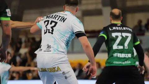 Abanca Ademar León rescata un punto sobre la bocina ante el RK Nexe en su cita  europea. El conjunto leonés firmó una vibrante igualada (28-28) en un duelo de infarto decidido por un gol de Wasiak en el último segundo, tras un partido lleno de alternancias y emociones. Fotos: Isaac Llamazares