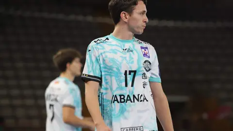 Abanca Ademar León rescata un punto sobre la bocina ante el RK Nexe en su cita  europea. El conjunto leonés firmó una vibrante igualada (28-28) en un duelo de infarto decidido por un gol de Wasiak en el último segundo, tras un partido lleno de alternancias y emociones. Fotos: Isaac Llamazares