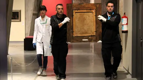 Desmontaje de la exposición 'Sorolla a través de la luz. De la tradición a la modernidad' en la Térmica Cultural de Ponferrada.