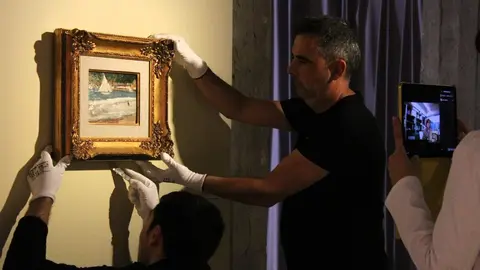 Desmontaje de la exposición 'Sorolla a través de la luz. De la tradición a la modernidad' en la Térmica Cultural de Ponferrada.