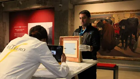 Desmontaje de la exposición 'Sorolla a través de la luz. De la tradición a la modernidad' en la Térmica Cultural de Ponferrada.