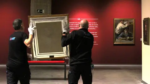 Desmontaje de la exposición 'Sorolla a través de la luz. De la tradición a la modernidad' en la Térmica Cultural de Ponferrada.
