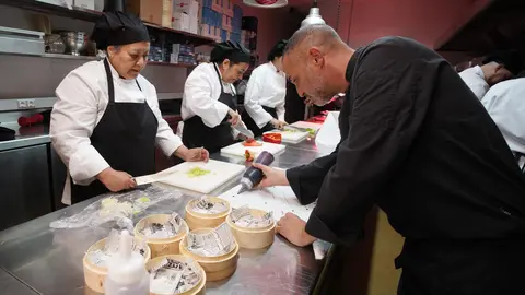 Participantes en el proyecto enmarcado en el programa 'Comanda en Ruta. Un paso más', de la Gastroescuela. Foto: César Sánchez.