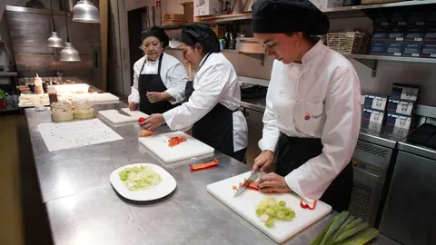 Participantes en el proyecto enmarcado en el programa 'Comanda en Ruta. Un paso más', de la Gastroescuela. Foto: César Sánchez.