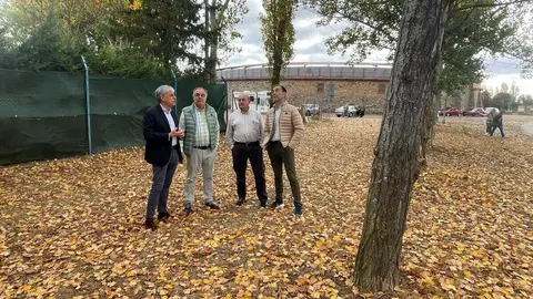 Astorga estrenará luminarias solares en el camino del río Jerga dentro del proyecto del Anillo Verde cofinanciado por Junta y Ayuntamiento.