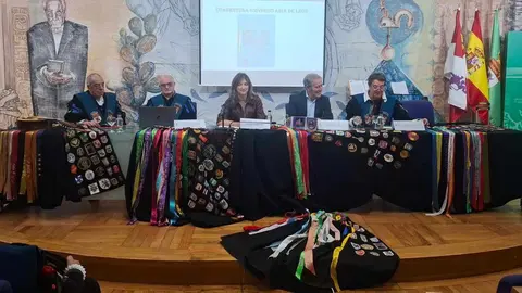 La Cuarentuna Universitaria de León lanza su primer disco para mantener viva la tradición musical y el espíritu universitario