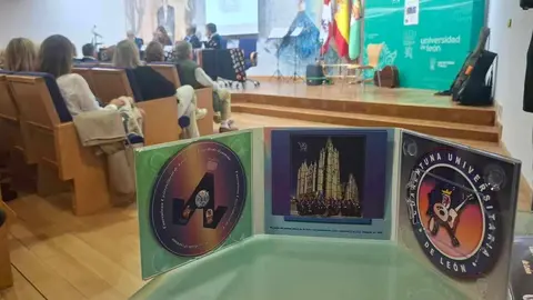 La Cuarentuna Universitaria de León lanza su primer disco para mantener viva la tradición musical y el espíritu universitario