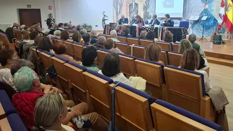 La Cuarentuna Universitaria de León lanza su primer disco para mantener viva la tradición musical y el espíritu universitario