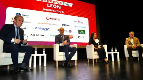El alcalde de León, José Antonio Diez, participa en la inauguración oficial de la cuarta edición del Congreso de E-Commerce, organizado por la Asociación Leonesa de Comercio Electrónico y la Cámara de Comercio de León. Foto: Campillo
