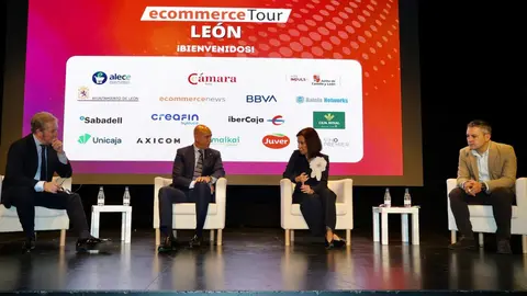 El alcalde de León, José Antonio Diez, participa en la inauguración oficial de la cuarta edición del Congreso de E-Commerce, organizado por la Asociación Leonesa de Comercio Electrónico y la Cámara de Comercio de León. Foto: Campillo