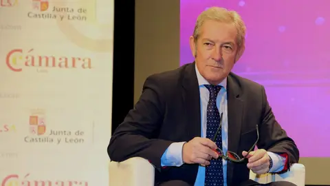 El alcalde de León, José Antonio Diez, participa en la inauguración oficial de la cuarta edición del Congreso de E-Commerce, organizado por la Asociación Leonesa de Comercio Electrónico y la Cámara de Comercio de León. Foto: Campillo