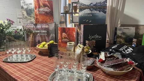El espacio culinario Food and Fun acoge dos presentaciones de Turisleón en las que agencias de viajes, blogueros y prensa descubren los sabores, vinos y recursos turísticos de la provincia.