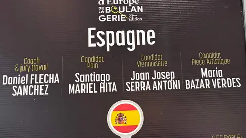 El leonés Daniel Flecha (izda) junto con el resto de componentes del equipo Espiga, con el trofeo de plata de la 23 Coupe d'Europe de la Boulangerie.