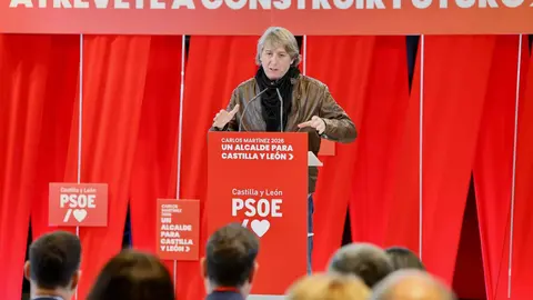 La secretaria de Organización y Acción Electoral del PSOE, Rebeca Torró; el secretario general del PSCyL, Carlos Martínez y el secretario provincial del PSOE en León, Javier Alfonso Cendón, inauguran las Jornadas del PSOE 'Atrévete a construir futuro en Castilla y León'. Foto: Campillo