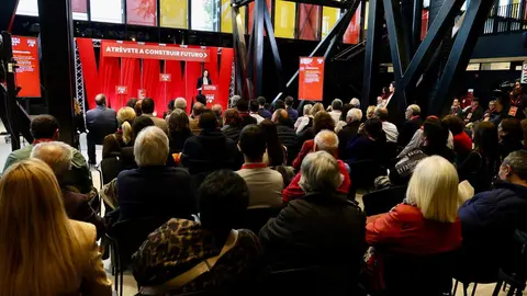 La secretaria de Organización y Acción Electoral del PSOE, Rebeca Torró; el secretario general del PSCyL, Carlos Martínez y el secretario provincial del PSOE en León, Javier Alfonso Cendón, inauguran las Jornadas del PSOE 'Atrévete a construir futuro en Castilla y León'. Foto: Campillo