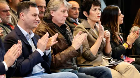 La secretaria de Organización y Acción Electoral del PSOE, Rebeca Torró; el secretario general del PSCyL, Carlos Martínez y el secretario provincial del PSOE en León, Javier Alfonso Cendón, inauguran las Jornadas del PSOE 'Atrévete a construir futuro en Castilla y León'. Foto: Campillo
