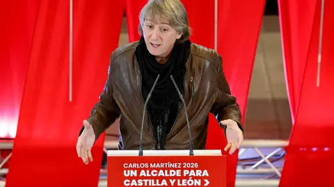 La secretaria de Organización y Acción Electoral del PSOE, Rebeca Torró; el secretario general del PSCyL, Carlos Martínez y el secretario provincial del PSOE en León, Javier Alfonso Cendón, inauguran las Jornadas del PSOE 'Atrévete a construir futuro en Castilla y León'. Foto: Campillo