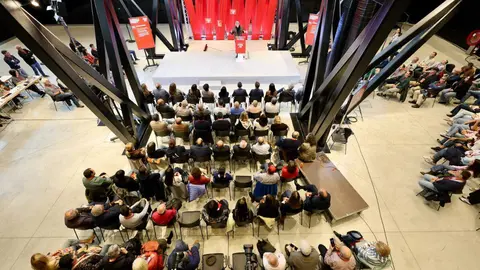 La secretaria de Organización y Acción Electoral del PSOE, Rebeca Torró; el secretario general del PSCyL, Carlos Martínez y el secretario provincial del PSOE en León, Javier Alfonso Cendón, inauguran las Jornadas del PSOE 'Atrévete a construir futuro en Castilla y León'. Foto: Campillo