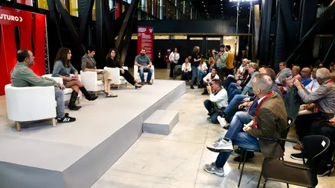 Mesa Transformación social y administración pública: los fondos europeos como motor de modernización’ con la presencia de la ministra de Inclusión, Seguridad Social y Migraciones, Elena Saiz Delgado, moderada por la portavoz en las Cortes de Castilla y León, Patricia Gómez. Foto: Campillo