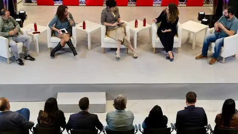 Mesa Transformación social y administración pública: los fondos europeos como motor de modernización’ con la presencia de la ministra de Inclusión, Seguridad Social y Migraciones, Elena Saiz Delgado, moderada por la portavoz en las Cortes de Castilla y León, Patricia Gómez. Foto: Campillo