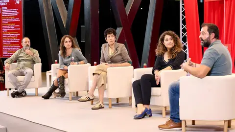 Mesa Transformación social y administración pública: los fondos europeos como motor de modernización’ con la presencia de la ministra de Inclusión, Seguridad Social y Migraciones, Elena Saiz Delgado, moderada por la portavoz en las Cortes de Castilla y León, Patricia Gómez. Foto: Campillo