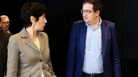 Mesa ‘Digitalización, innovación y empleo de calidad: Castilla y León conectada al futuro’ con el ministro para la Transformación Digital y de la Función Pública, Óscar López; la alcaldesa de Peñaranda de Bracamonte (Salamanca) Carmen Avila de Manueles; la emprendedora beneficiaria del Kit Digital, Ana Isabel Nava; el director general del INCIBE, Félix Barrio y moderada por el secretario de Organización del PSCyL, Daniel de la Rosa. Foto: Campillo