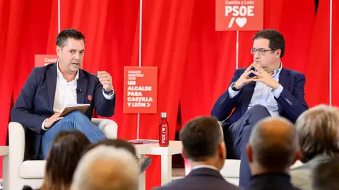 Mesa ‘Digitalización, innovación y empleo de calidad: Castilla y León conectada al futuro’ con el ministro para la Transformación Digital y de la Función Pública, Óscar López; la alcaldesa de Peñaranda de Bracamonte (Salamanca) Carmen Avila de Manueles; la emprendedora beneficiaria del Kit Digital, Ana Isabel Nava; el director general del INCIBE, Félix Barrio y moderada por el secretario de Organización del PSCyL, Daniel de la Rosa. Foto: Campillo