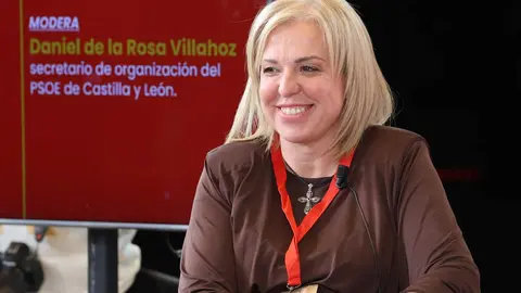Mesa ‘Digitalización, innovación y empleo de calidad: Castilla y León conectada al futuro’ con el ministro para la Transformación Digital y de la Función Pública, Óscar López; la alcaldesa de Peñaranda de Bracamonte (Salamanca) Carmen Avila de Manueles; la emprendedora beneficiaria del Kit Digital, Ana Isabel Nava; el director general del INCIBE, Félix Barrio y moderada por el secretario de Organización del PSCyL, Daniel de la Rosa. Foto: Campillo