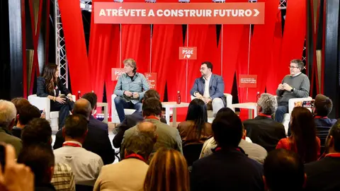 Diálogo ‘La importancia de Europa para Castilla y León. La cohesión territorial para ganar el futuro’, en la que participan, el presidente del Principado de Asturias, Adrián Barbón; el portavoz del Grupo Parlamentario Socialista en el Congreso de los Diputados, Patxi López; el secretario general del PSOE en Castilla y León, Carlos Martínez y moderada por la vicesecretaria del PSOE en Castilla y León, Nuria Rubio. Foto: Campillo