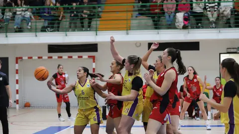 El BF León suma una trabajada victoria ante el Mataró que hace soñar. Foto: Isaac Llamazares