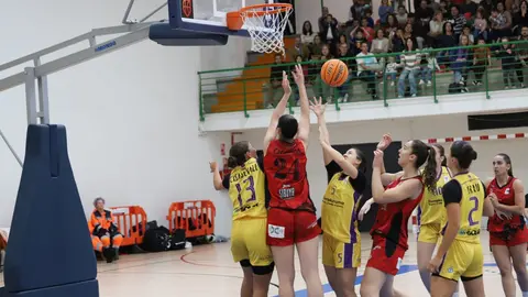 El BF León suma una trabajada victoria ante el Mataró que hace soñar. Foto: Isaac Llamazares
