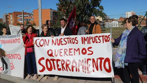 Las protestas por Feve, el soterramiento de San Andrés y el Lexit reciben a Sánchez. Foto: Isaac Llamazares