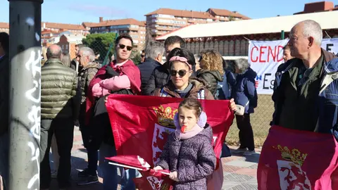 Las protestas por Feve, el soterramiento de San Andrés y el Lexit reciben a Sánchez. Foto: Isaac Llamazares